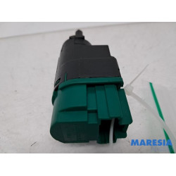 Renault - ZOE - Brake light switch