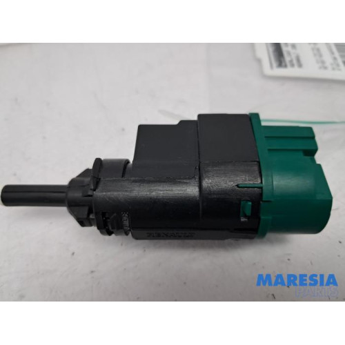 Renault - ZOE - Brake light switch