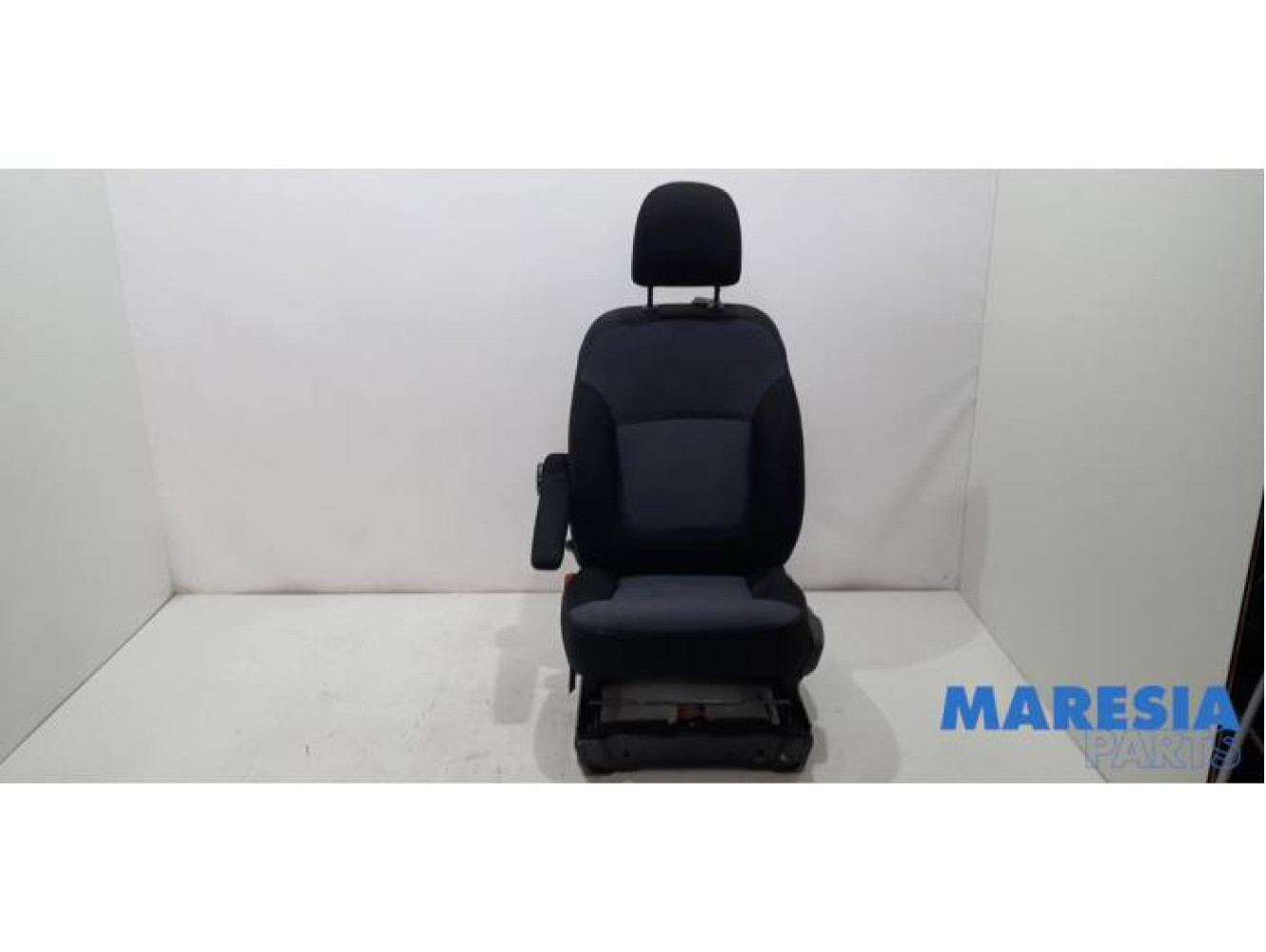 Opel - Vivaro - Sitz links