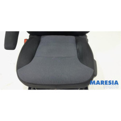 Opel - Vivaro - Sitz links