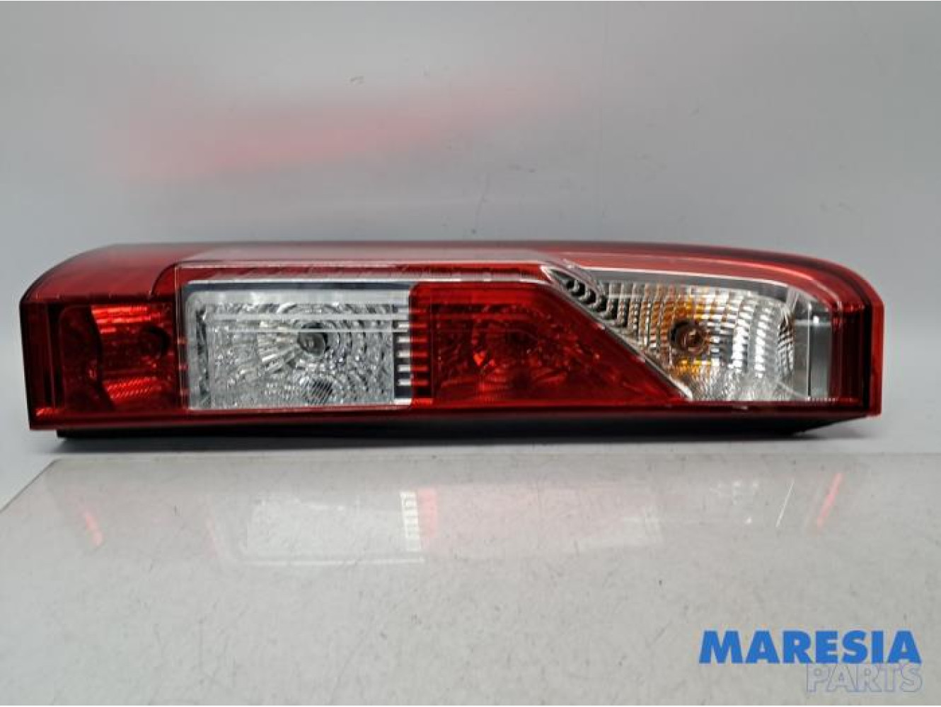 Opel - Movano - Achterlicht links