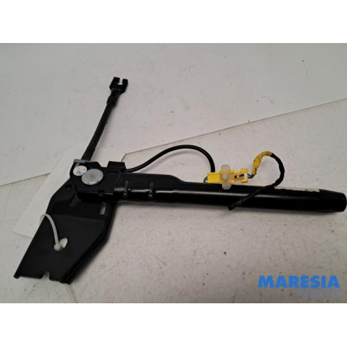 Alfa Romeo - Giulietta - Seatbelt tensioner, right
