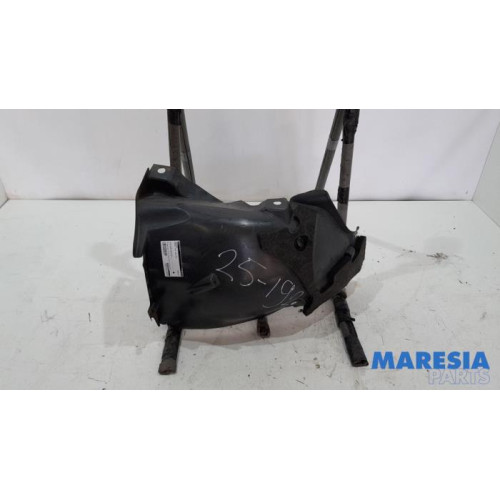 Renault - Clio - Wheel arch liner