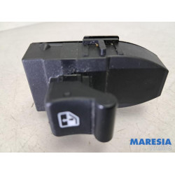 Alfa Romeo - Giulietta - Electric window switch
