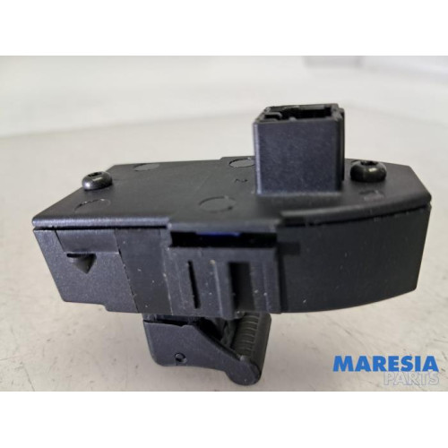Alfa Romeo - Giulietta - Electric window switch