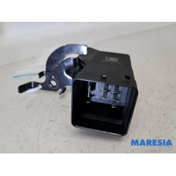 Renault - Trafic - Glow plug relay