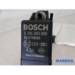 Renault - Trafic - Glow plug relay