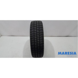 Opel - Vivaro - Pneu