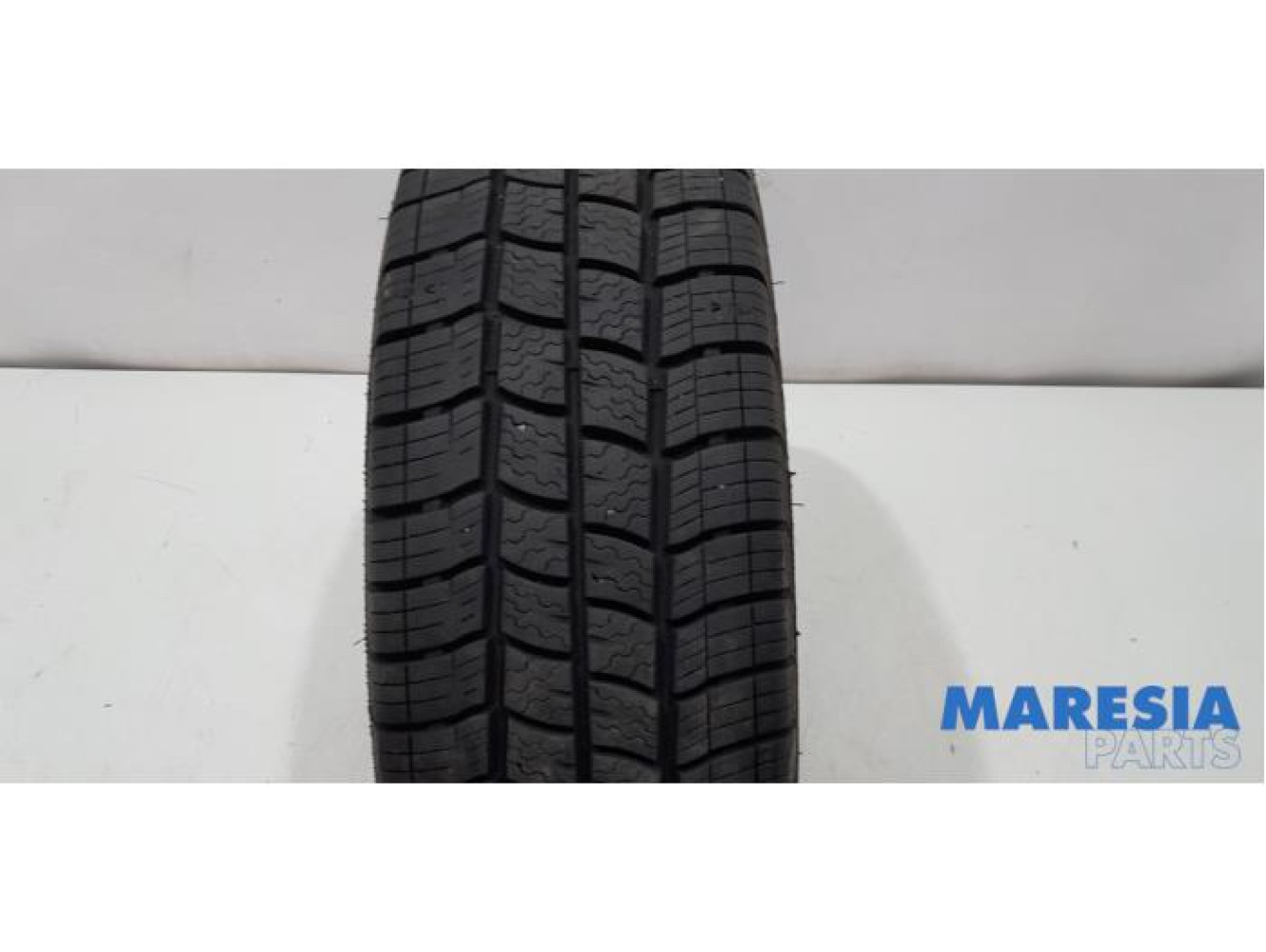 Opel - Vivaro - Pneu