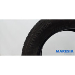 Opel - Vivaro - Pneu