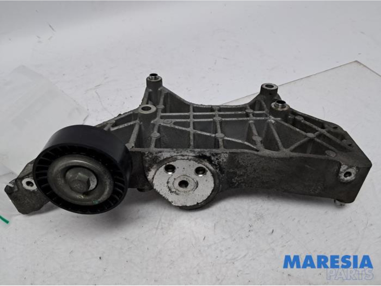 Fiat - Panda - Alternator lower bracket