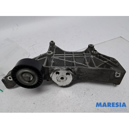 Fiat - Panda - Alternator lower bracket