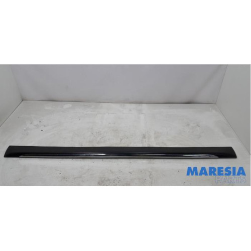 Peugeot - 3008 - Marche-pied (list de couverture) droite
