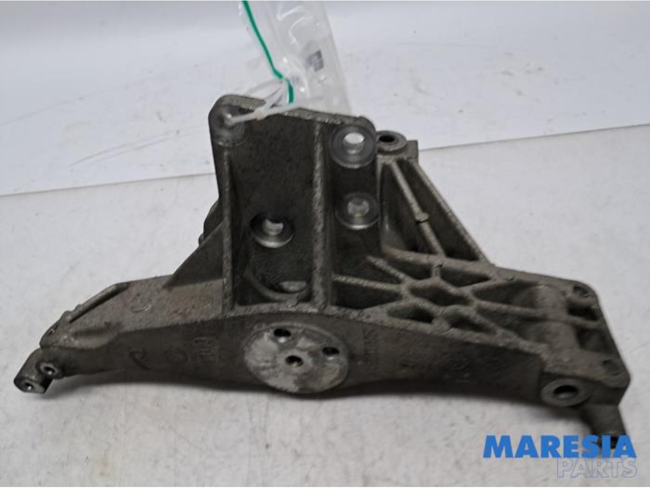 Alfa Romeo - Mito - Alternator upper bracket