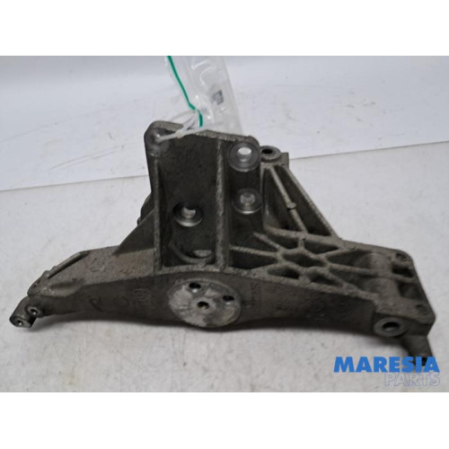 Alfa Romeo - Mito - Alternator upper bracket
