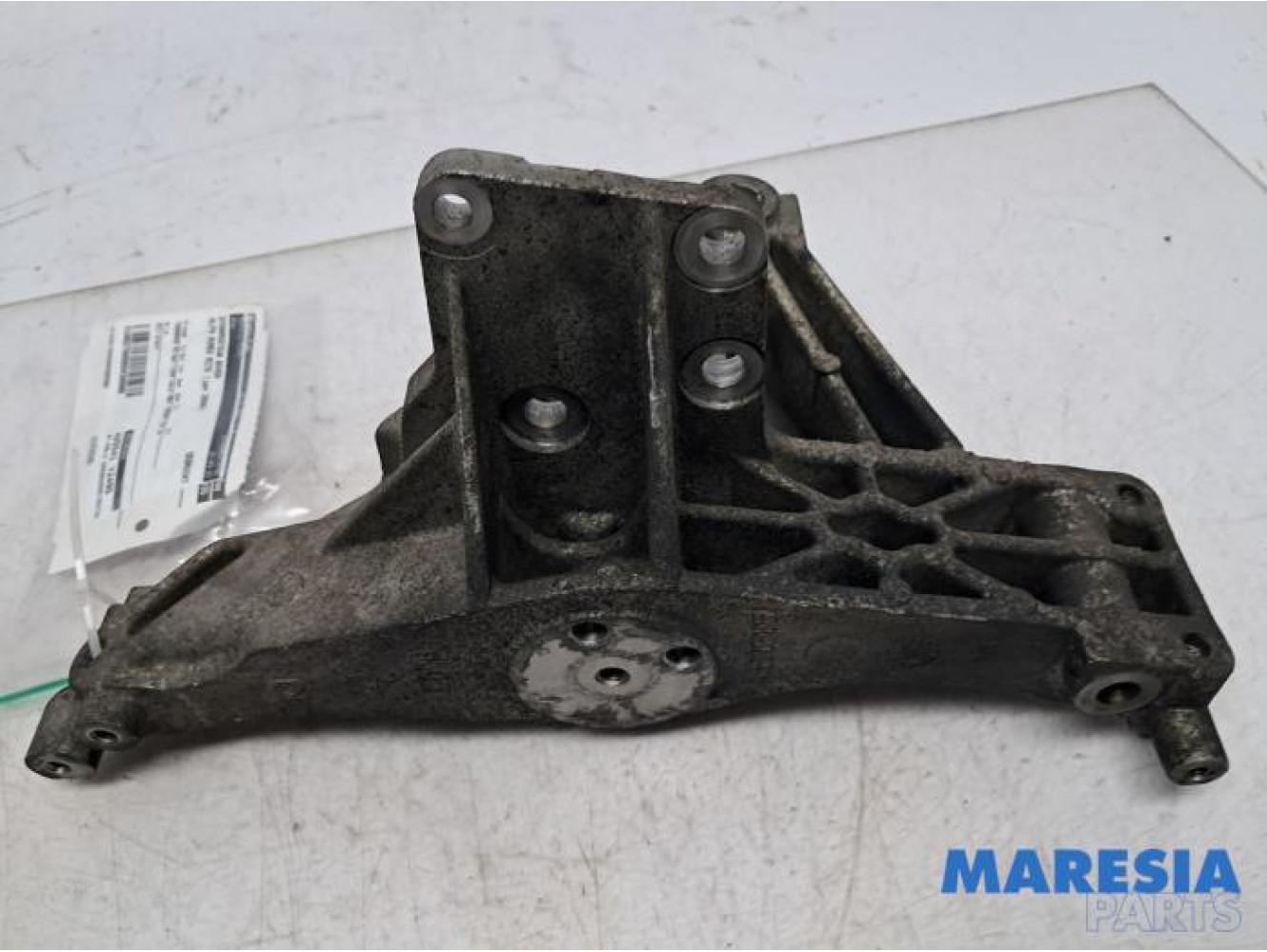 Alfa Romeo - Mito - Alternator upper bracket