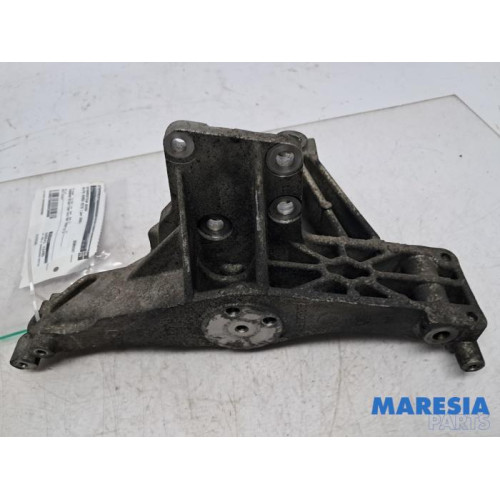 Alfa Romeo - Mito - Alternator upper bracket