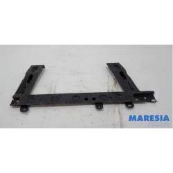 Renault - Clio - Radiator bar