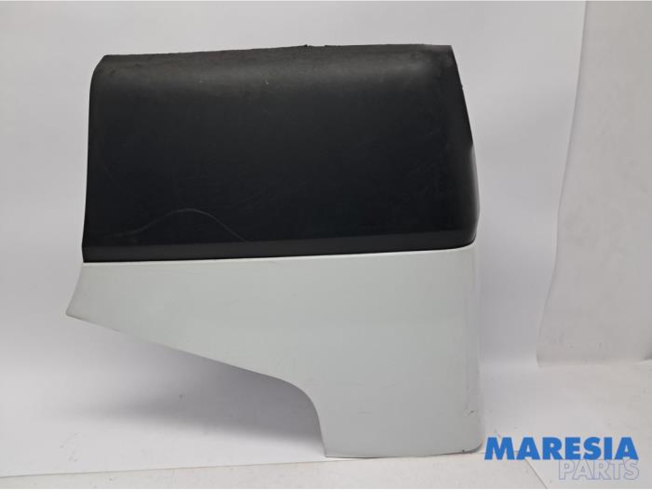 Renault - Trafic - Rear bumper component, right