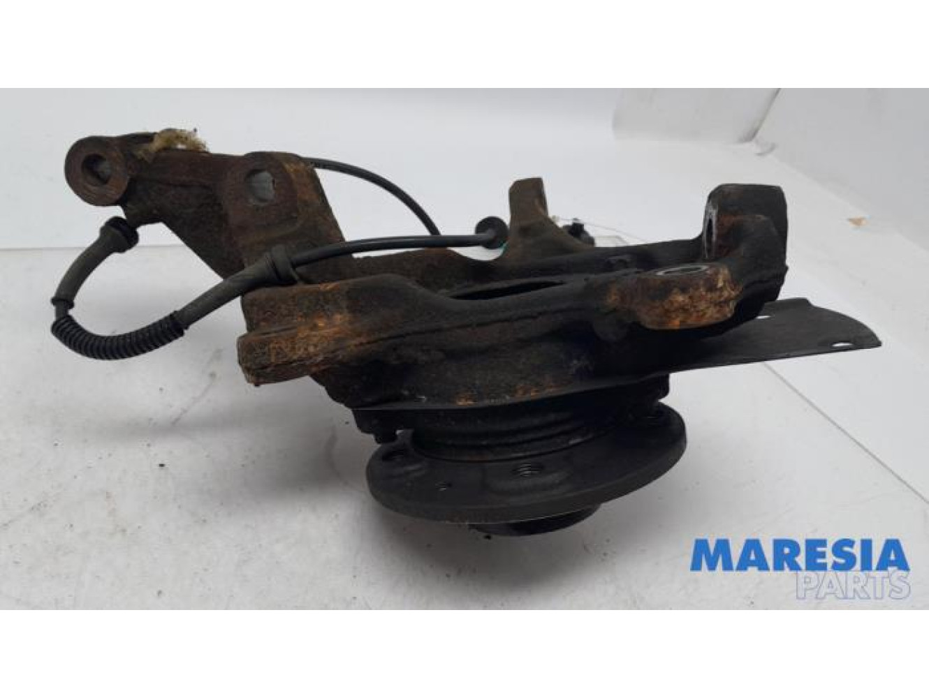 Renault - Trafic - Knuckle, front right