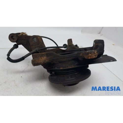 Renault - Trafic - Knuckle, front right