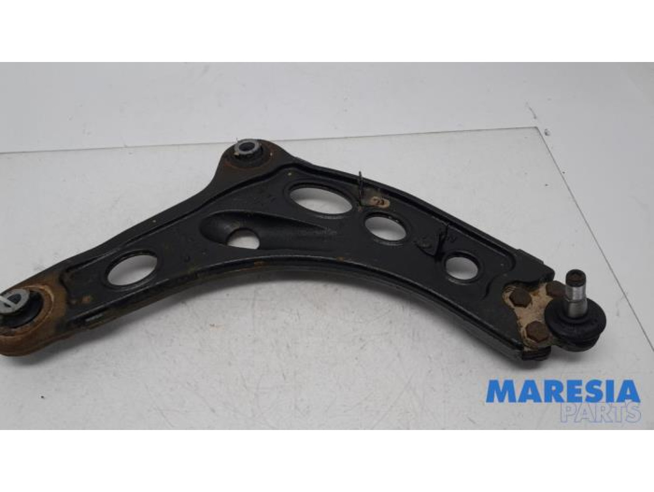 Renault - Trafic - Front lower wishbone, right