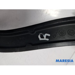 Renault - Trafic - Front wiper arm