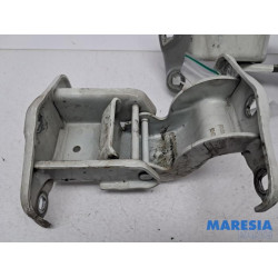 Renault - Trafic - Rear door hinge, right