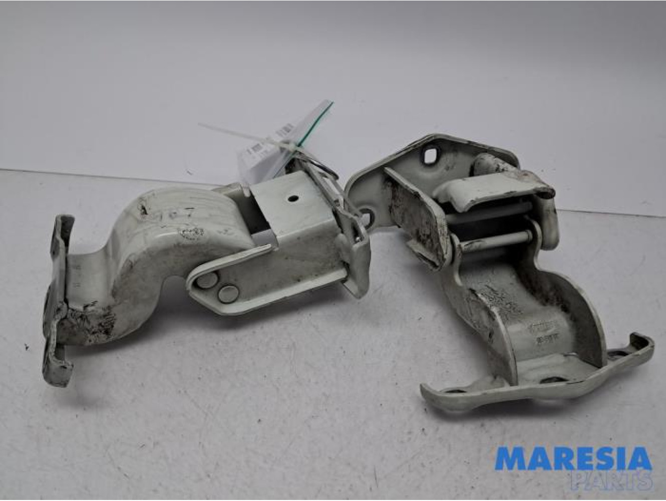 Renault - Trafic - Scharnier deur links-achter