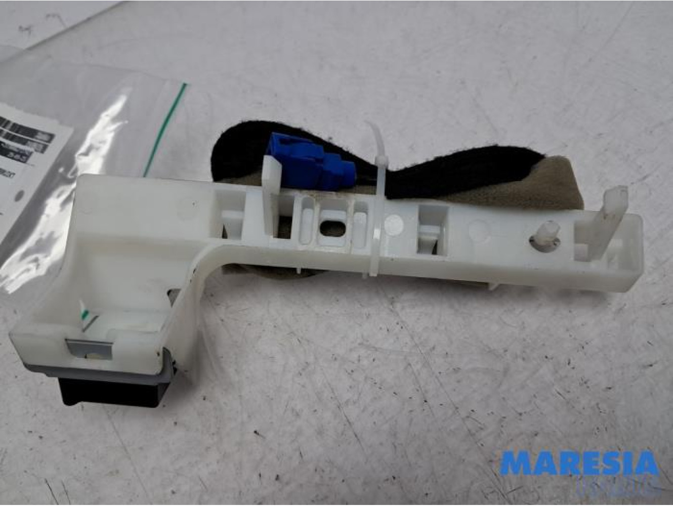 Opel - Movano - GPS Antenne