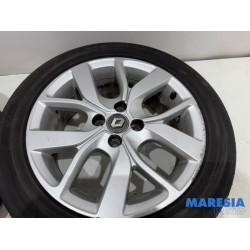 Renault - Clio - Sportvelgenset + banden