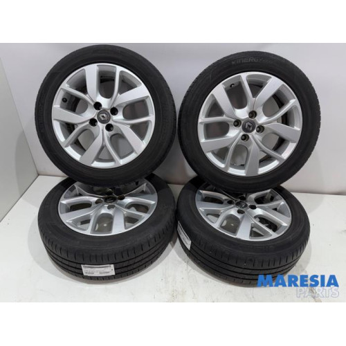 Renault - Clio - Sportvelgenset + banden