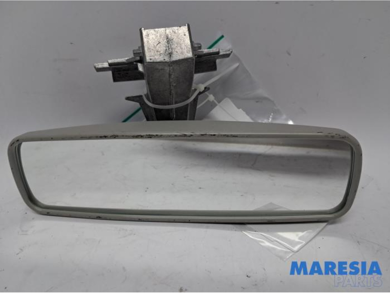 Renault - Megane - Rear view mirror
