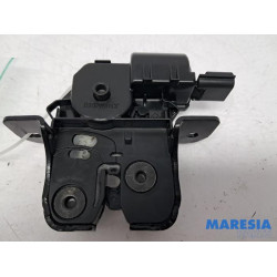 Renault - Clio - Tailgate lock mechanism