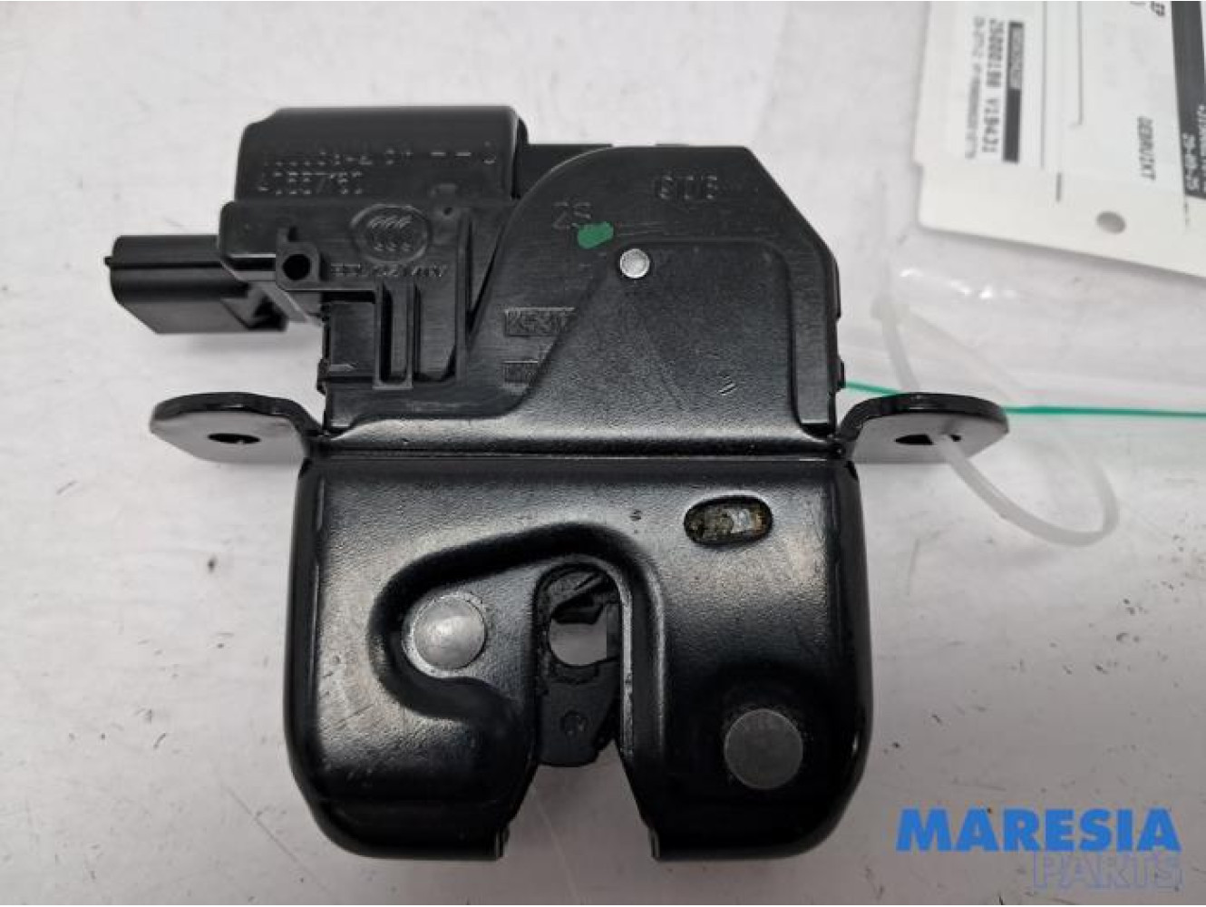 Renault - Clio - Tailgate lock mechanism