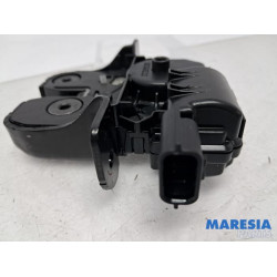 Renault - Clio - Tailgate lock mechanism