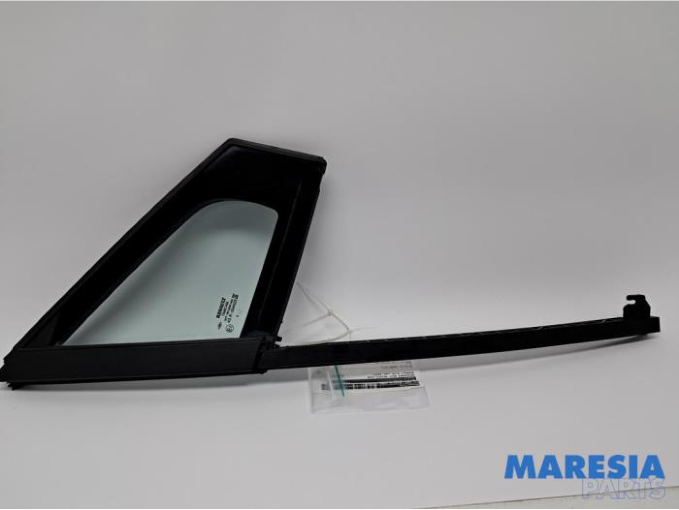 Renault - Clio - Quarter light, front right