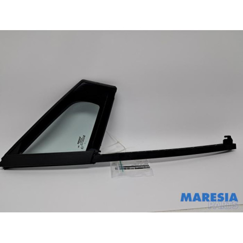Renault - Clio - Quarter light, front right
