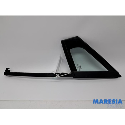 Renault - Clio - Quarter light, front left