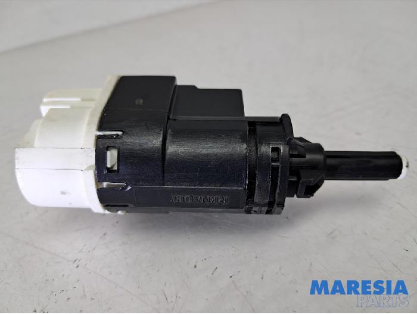 Renault - Clio - Brake light switch