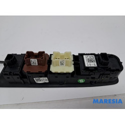 Renault - Clio - Multi-functional window switch
