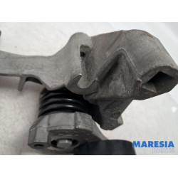 Renault - Clio - Alternator upper bracket