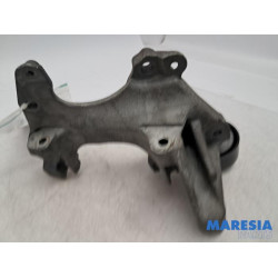 Renault - Clio - Alternator upper bracket