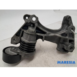 Renault - Clio - Alternator upper bracket