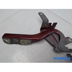 Renault - Clio - Bonnet Hinge