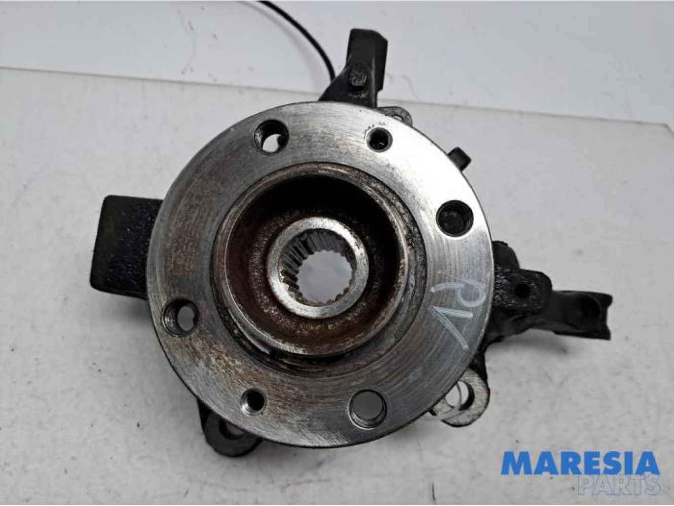 Renault - Clio - Knuckle, front right