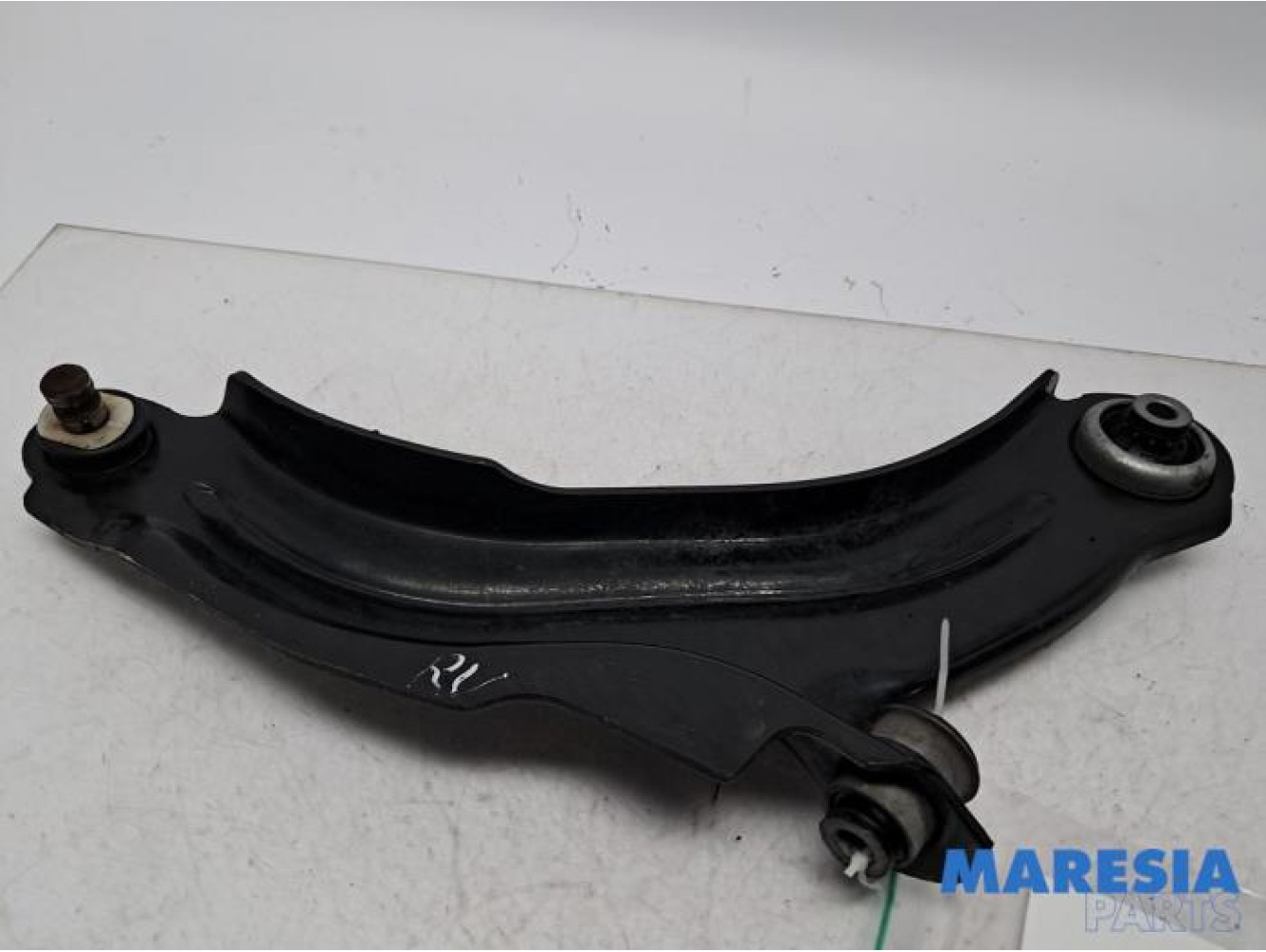 Renault - Clio - Front lower wishbone, right