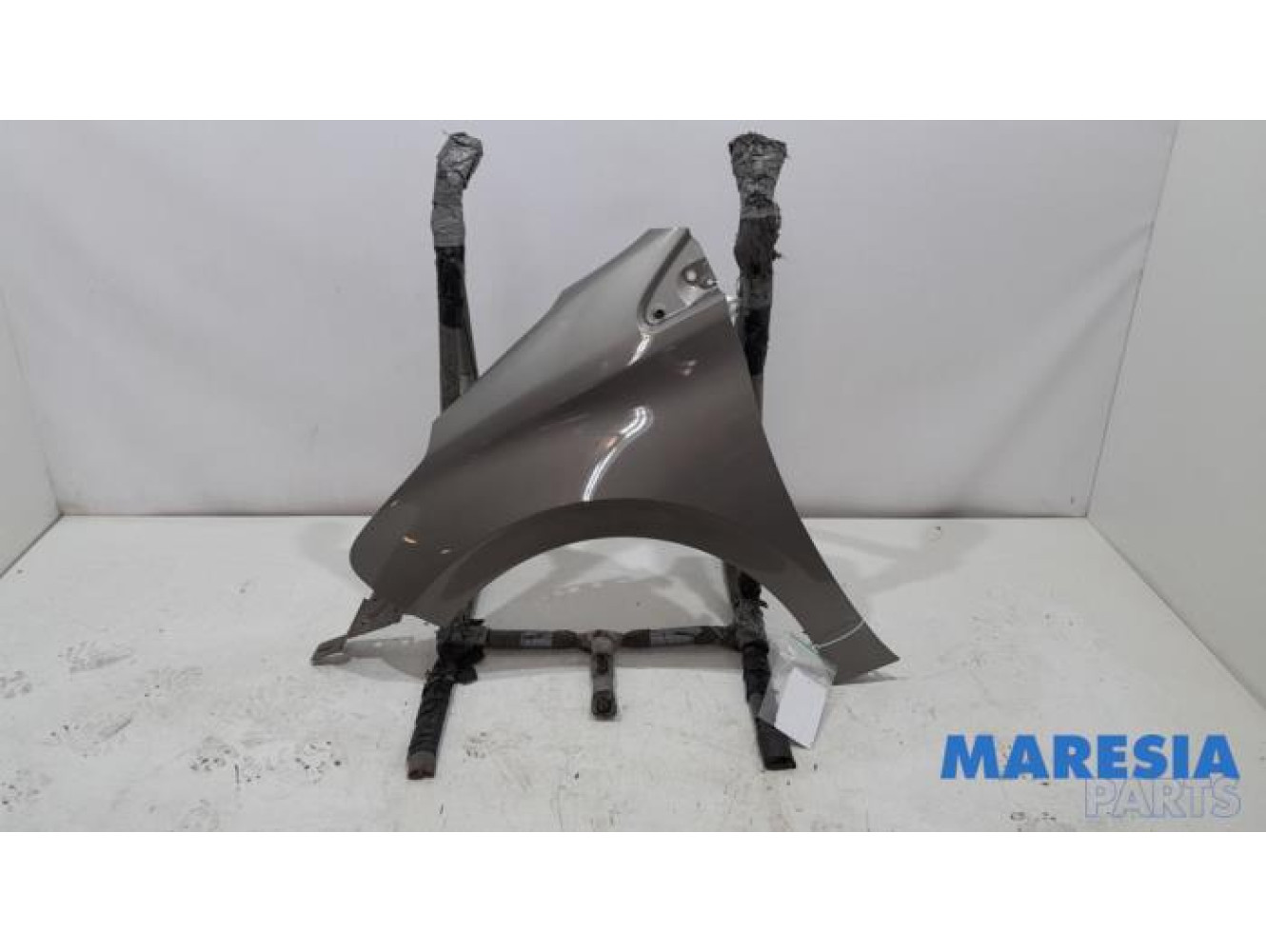 Peugeot - 208 - Front wing, left
