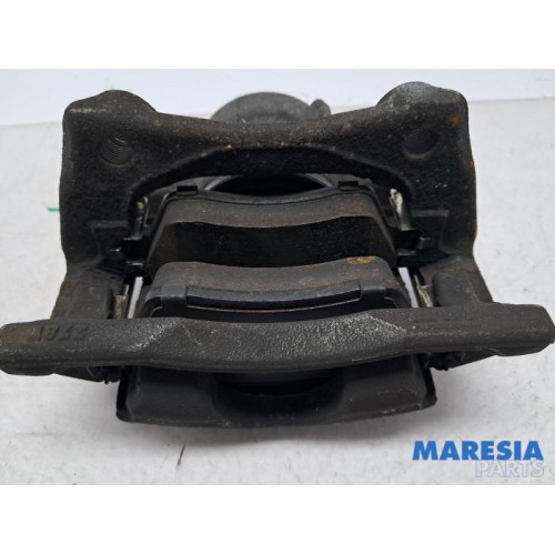 Renault - Clio - Front brake calliper, right