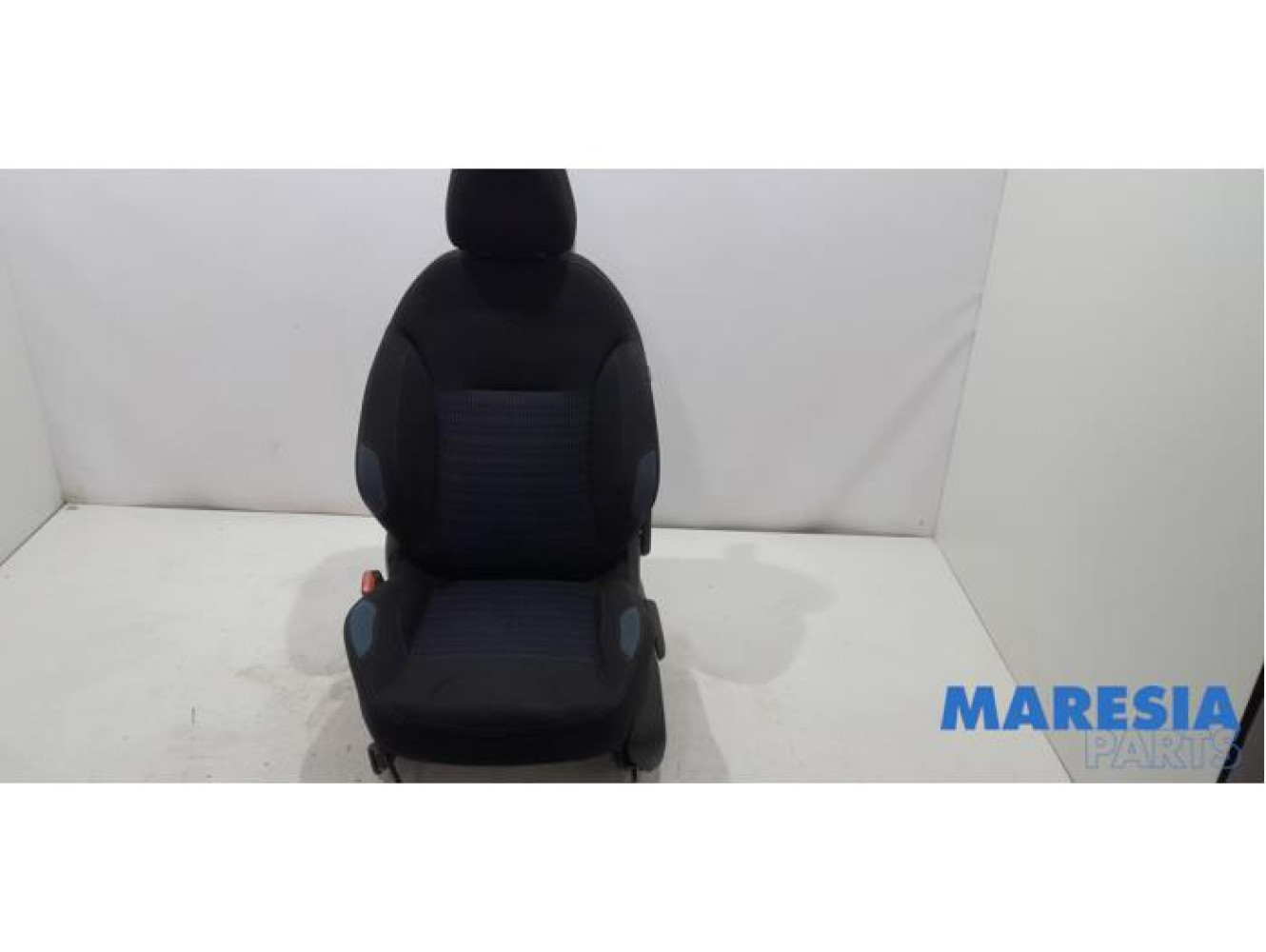 Peugeot - 208 - Sitz links